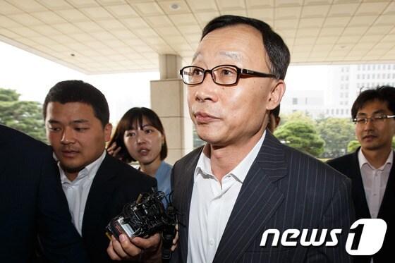 본문 이미지 -  채동욱 검찰총장이 9일 오전 서울 서초동 대검찰청으로 출근하고 있다. 2013.9.9/뉴스1 © News1 유승관 기자