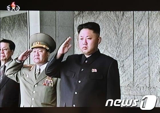 본문 이미지 - 조선중앙TV화면에 등장한 김정은 북한 국방위원회 제 1위원장 ©AFP=News1 배상은 기자