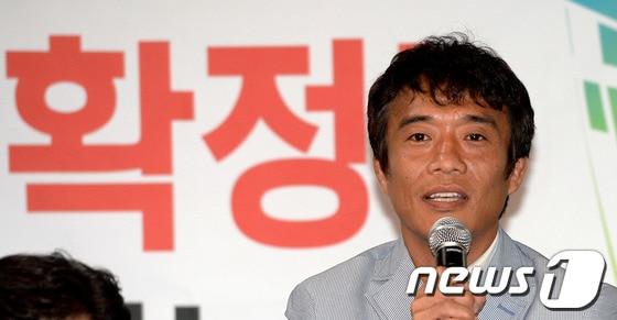 본문 이미지 - 심권호 시드니ㆍ애틀란타올림픽 금메달리스트가 9일 오후 서울 송파구 방이동 올림픽파크텔에서 열린 레슬링 올림픽 정식종목 확정 경과보고 및 간담회에서 취재진의 질문에 답하고 있다. 레슬링은 올림픽 퇴출 7개월 만에 다시 정식종목으로 돌아왔다. 2013.9.9/뉴스1