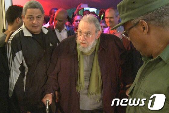 본문 이미지 - 지난 1월 쿠바 아바나의 한 미술관 개장식에 참석한 피델 카스트로 전 쿠바 국가평의회 의장.ⓒ AFP= News1