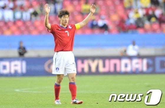 본문 이미지 -  2010 남아공 월드컵에 출전했던 박지성.© AFP=News1 