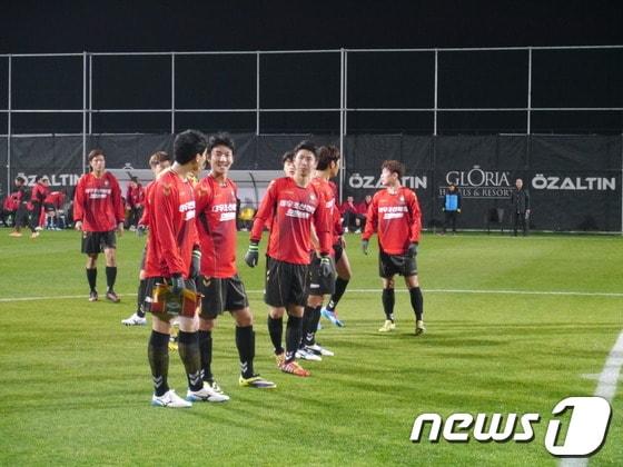 본문 이미지 - 경남FC 선수들이 16일 새벽(이하 한국시간) 터키 안탈리아 글로리아 스포츠센터에서 열린 베식타스와의 연습경기에서 1-0으로 승리했다(경남FC 제공). © News1  
