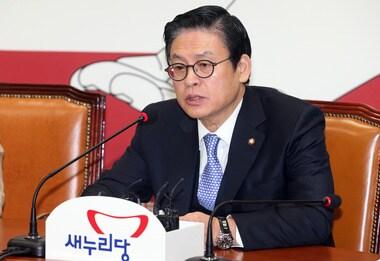 본문 이미지 - 정우택 새누리당 최고위원이 20일 오전 서울 여의도 국회에서 열린 최고위원회의에서 발언을 하고 있다. 2014.1.20/뉴스1 © News1   허경 기자