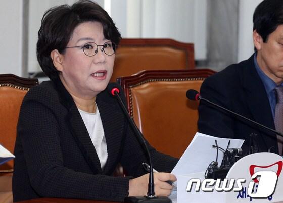 본문 이미지 - 이혜훈 새누리당 최고위원이 23일 오전 서울 여의도 국회에서 열린 최고위원회의에서 발언하고 있다. 2014.1.23/뉴스1 © News1   허경 기자