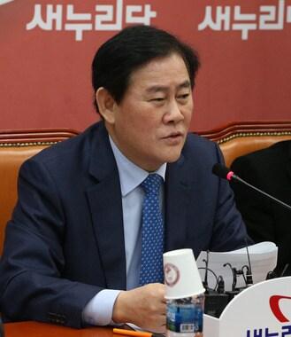 본문 이미지 - 최경환 새누리당 원내대표. 2014.1.24/뉴스1 © News1   송원영 기자