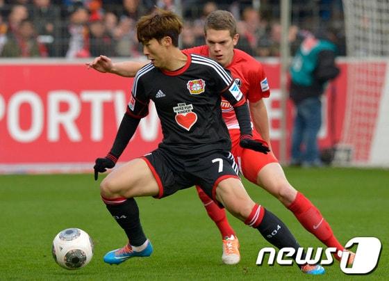 본문 이미지 - 독일 분데스리가 바이어 레버쿠젠 소속의 손흥민(22). © AFP=News1   나연준 기자