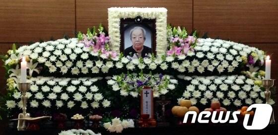 본문 이미지 - 전 재산을 장학금 등으로 사회에 환원한 일본군 위안부 피해자 황금자 할머니가 26일 새벽 향년 90세로 별세했다. 빈소는 서울 양천구 이대목동병원 장례식장에 마련됐다. © News1 홍우람 기자