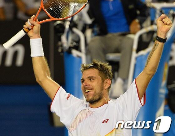 본문 이미지 - 스타니슬라스 바브린카(스위스·세계랭킹 8위)가 2014 호주오픈 남자단식 결승전에서 승리한 뒤 기뻐하고 있다.© AFP=News1 