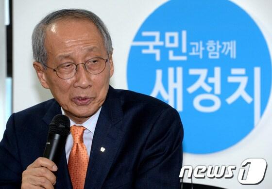 본문 이미지 - 윤여준 새정치추진위원회 공동위원장. 2014.1.5/뉴스1 © News1   박정호 기자