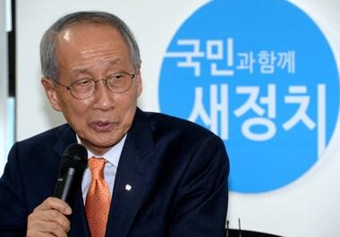 본문 이미지 - 윤여준 새정치추진위원회 의장. 2014.1.5/뉴스1 © News1 박정호 기자