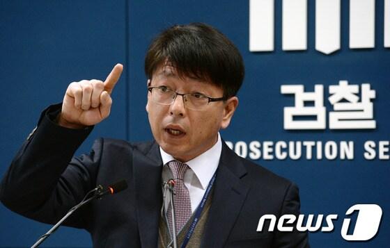 본문 이미지 - 윤재필 서울중앙지검 강력부 부장검사가 7일 오후 서울고등검찰청에서 국제마약조직과 연계한 재미교포 출신 마약 밀수와 판매 사범 적발 관련 브리핑을 하고 있다. © News1 손형주 기자