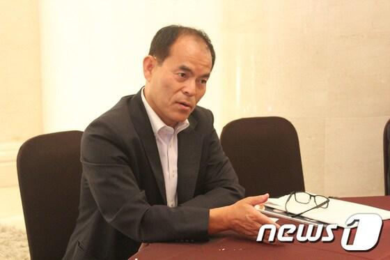 본문 이미지 - 2014년 노벨물리학상을 공동수상한 일본계 미국인 나카무라 슈지 박사가 지난 9월25일 서울 양재동 엘타워에서 인터뷰에 응하고 있다. (서울반도체 제공)2014.10.10/뉴스1 ⓒ News1