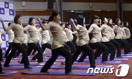 본문 이미지 - 건강을 위해 운동하고 있는 임산부들./ⓒ News1
