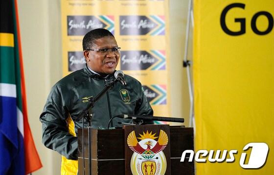 본문 이미지 - 남아프리카공화국 피킬레 음발룰라 체육부 장관. ⓒ AFP=News1