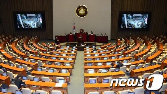 본문 이미지 - 서울 여의도 국회 본회의장. 2014.10.31/뉴스1 ⓒ News1 양동욱 기자