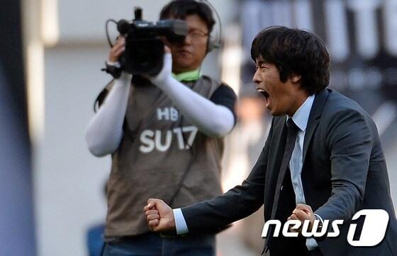 본문 이미지 - 서정원 수원 감독은 현역시절 슈퍼매치에서 총 5골을 터뜨렸다. 흥미롭게도, 안양(현 서울)에서 2골을 넣었고 수원에서 3골을 추가했다. ⓒ News1