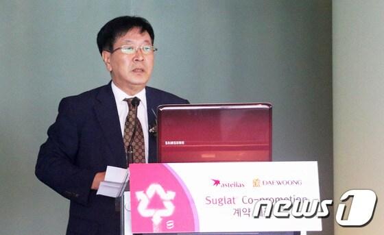 본문 이미지 - 슈글렛 공동프로모션 체결식에서 대웅제약 이종욱 사장. /뉴스1 ⓒ News1