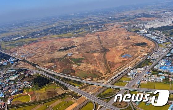 본문 이미지 - 삼성전자 평택 반도체공장 부지 항공사진(삼성전자 제공)ⓒ News1 2014.10.06/뉴스1 ⓒ News1 