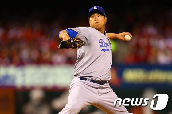 본문 이미지 - LA 다저스의 클레이튼 커쇼가 18일(한국시간) 미국 메이저리그 공식 홈페이지 엠엘비닷컴(MLB.com)에서 "류현진이 성실하게 재활하고 있는 모습을 봤다"고 말했다. ⓒ AFP=News1