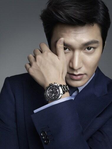 본문 이미지 - 로만손 아트락스 누보 Atrax Nouvo_PM4258HM를 착용한 이민호 ⓒ News1