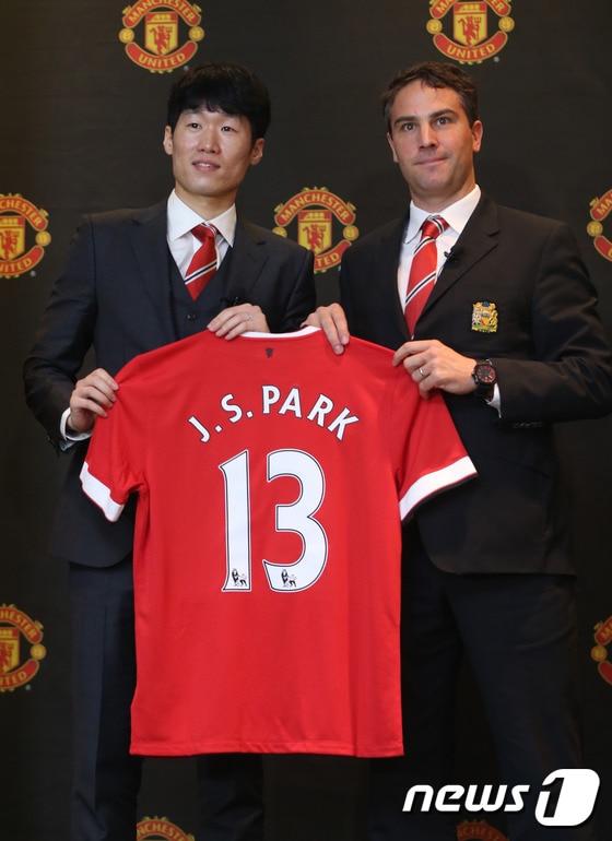 본문 이미지 - 박지성의 맨체스터 유나이티드 앰버서더(홍보대사) 선임 기념촬영. /뉴스1 ⓒ News1 송원영 기자