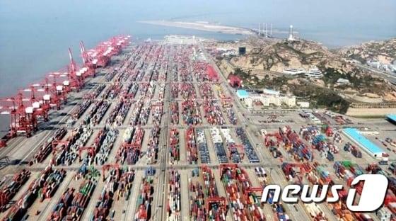 본문 이미지 - 중국 상하이 양산 심수항 전경/사진=IHS Maritime 360ⓒ News1