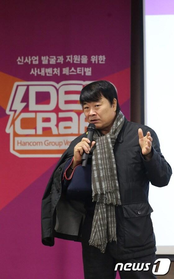 본문 이미지 - 김상철 한글과컴퓨터회장이 25일 판교 한컴 사옥에서 개최된 아이디어크래프트에서 인사말을 하고 있다./자료=한글과컴퓨터ⓒ News1