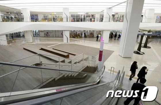 본문 이미지 - 서울 강남구 삼성동 코엑스몰. 신세계가 스타필드 코엑스몰로 명칭을 바꾸고 향후 10년간 운영한다. 2014.11.26/뉴스1 ⓒ News1 안은나 기자