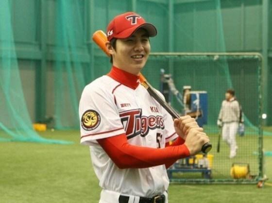 본문 이미지 - FA 계약으로 KIA 타이거즈 소속이 된 지 1년 만에 다시 KT로 팀을 옮기게 된 이대형.ⓒ News1