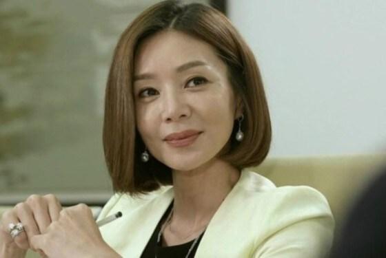 본문 이미지 - 음주운전으로 교통사고를 낸 인기 중년 여배우 김혜리. ⓒ News1