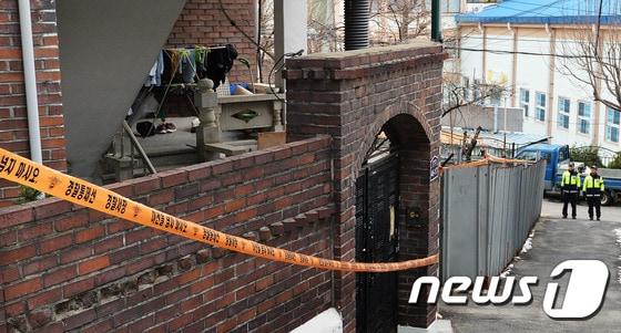 본문 이미지 - 현직 경찰관이 클라인펠터증후군을 앓는 아들과 자택에서 숨진채 발견됐다.(해당 사진은 기사와 무관) ⓒ News1