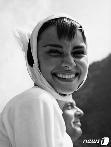 본문 이미지 - 오드리 헵번. (키라임미디어 제공) ⓒ News1