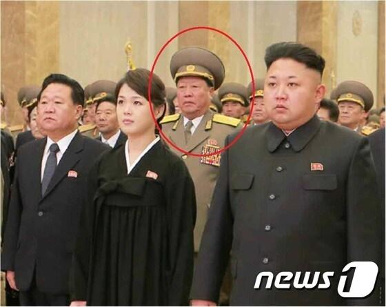 본문 이미지 - 지난 5월 평양 아파트 붕괴 사고의 책임을 지고 주민들에게 공개사과한 북한 최부일 인민보안부장이 두계급 강등된 것으로 18일 확인됐다.(사진:노동신문) 2014.12.18/뉴스1 ⓒ News1 서재준 기자