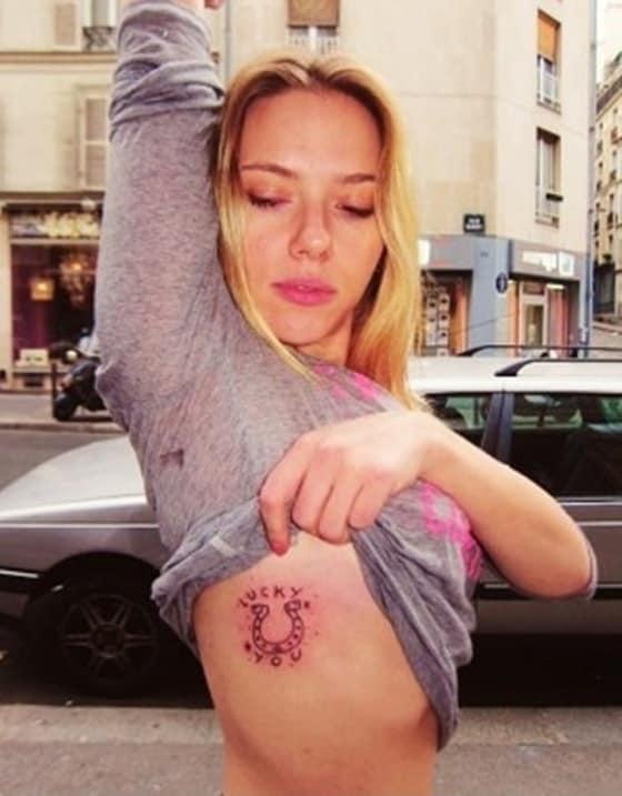 본문 이미지 - 말밥굽 타투를 시술한 아티스트가 스칼렛 요한슨과 로메인 도리악을 소개해 준 것으로 알려졌다.ⓒ News1