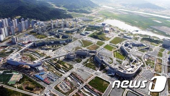 본문 이미지 - 사진은 정부세종청사 전경. (행정중심복합도시건설청 제공)ⓒ News1 장수영 기자