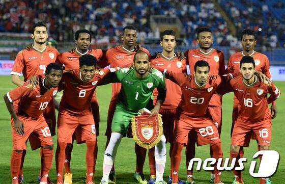 본문 이미지 - 한국의 2015 아시아축구연맹(AFC) 아시안컵 1차전 상대인 오만이 중국과의 평가전에서 1-4로 대패했다. ⓒ AFP=News1