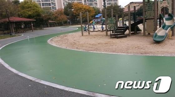 본문 이미지 - 전북 전주시의 한 어린이놀이터. (사진은 해당기사와 관계 없음) ⓒ News1