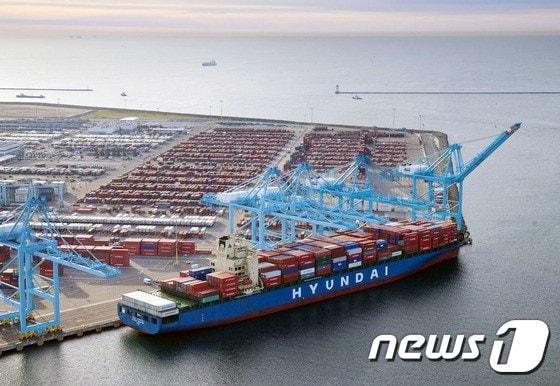 본문 이미지 - 한국경제 발전의 초석이 된 수출을 통해 우리나라는 선진국 진입과 국민소득 2만불 시대를 열 수 있었다.ⓒ News1