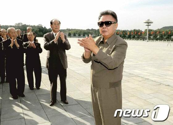 본문 이미지 - 김정일 전 국방위원장 2014.12.4/뉴스1 ⓒ News1 조희연 기자