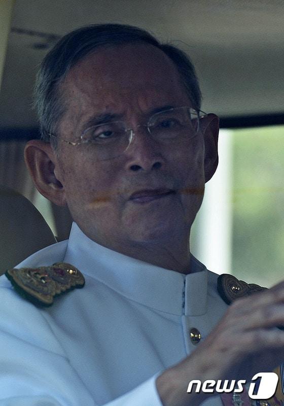 본문 이미지 - 푸미폰 아둔야뎃 태국 국왕. ⓒ AFP=뉴스1