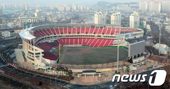 본문 이미지 - 유탑 설계사업부가 설계한 &#39;광주-기아 챔피언스 필드&#39; 전경./뉴스1