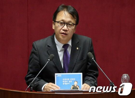 본문 이미지 - 민병두 새정치민주연합 의원. 2014.2.11/뉴스1 © News1 송원영 기자