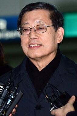 본문 이미지 - 김황식 전 국무총리. 2014.2.11/뉴스1 © News1   정회성 기자