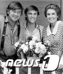 본문 이미지 - 드라마 '윌튼네사람들' 출연 당시 랄프 웨이트(왼쪽)© News1 