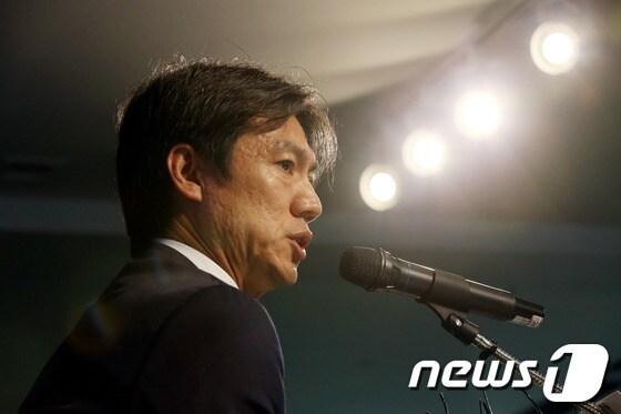 본문 이미지 - 홍명보 감독이 8일 23명의 브라질 월드컵을 함께 할 최종 명단을 발표했다. © News1 이광호 기자