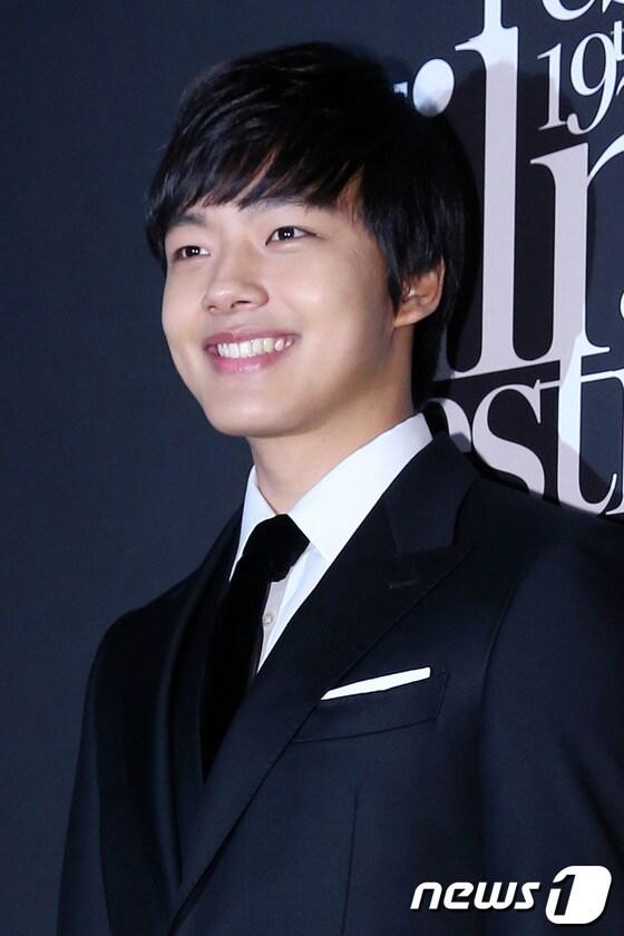 본문 이미지 - 배우 여진구가 지난 19일 오후 서울 강남구 신사동 CGV 청담씨네시티에서 열린 제3회 마리끌레르 영화제에 참석하고 있다. 2014.2.19 /뉴스1  © News1   