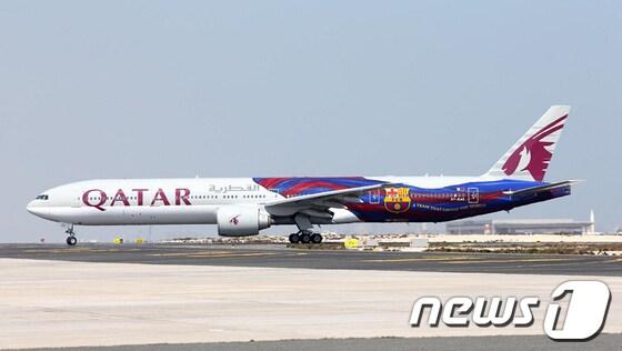 본문 이미지 - 카타르항공, FC바르셀로나 래핑 항공기&#40;카타르항공 제공&#41;© News1  