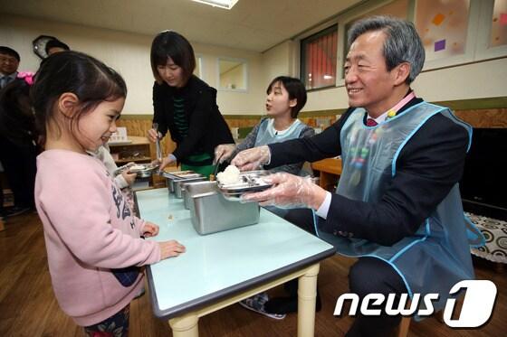 본문 이미지 - 정몽준 새누리당 의원..2014.2.24/뉴스1 © News1 이광호 기자
