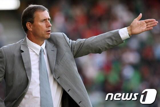 본문 이미지 - 중국 축구 대표팀 알랭 페랭 감독. © AFP=News1   