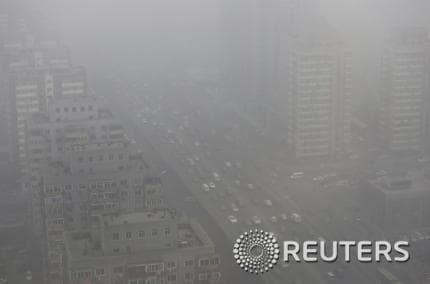본문 이미지 - 26일&#40;현지시간&#41; 베이징 3환 지역이 스모그에 휩싸인 모습. © 로이터=뉴스1 